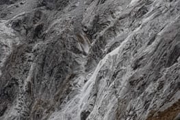 Santa Cruz trek, day 2:  avalanche en direct ! Impressionnant.