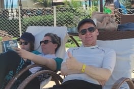 Mais parents sont en train de bronzer🥵👙