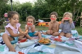 Sourires d’enfants et de pastèque