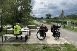 Pause de midi le long du canal