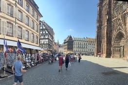 La place de la cathédrale, très chaud ….