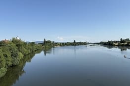 Toujours lui plus au nord .