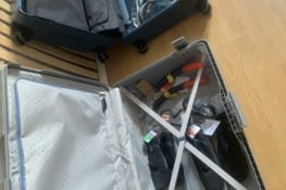 M - 1 : L'ouverture des valises