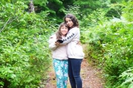 balade dans la forêt à côté des tipis