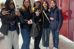 Waiting for the plane !