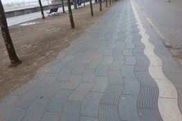 Des pavés qui donnent l'impression de ne pas rouler droit !