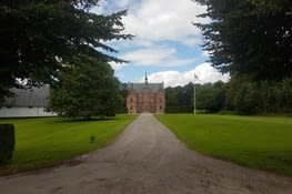 Un chateau-ferme de qualité supérieure.