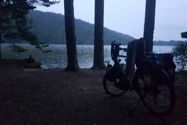 Le soleil se couche de plus en plus tôt, j'ai à peine installé le hamac qu'il fait nuit !