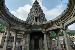 le temple Jaïn en construction