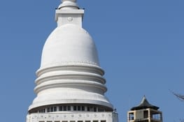 Une pagode en lévitation