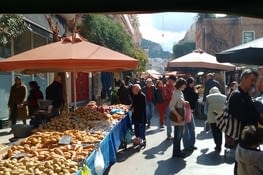 Marché au soleil