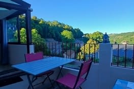 Vue ( un peu sombre) de la terrasse