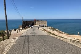 Le phare pres duquel les plus hautes vagues au monde se forment