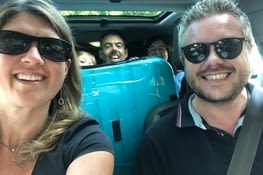 Tonton nous emmène à l’aéroport de Mérignac avec la clio.