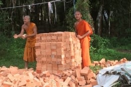 Des apprentis moines !