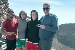 En haut du volcan avec Zézé notre super guide