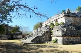 Frisson devant notre premier vestige de temple Maya