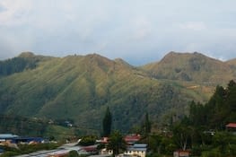La vue de notre "chambre" sur Kundasang et les montagnes