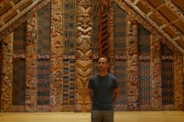 Un intérieur de maison Maorie typique
