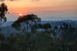 Coucher de soleil sur la montagne depuis l'hôtel