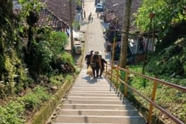 Environ 150 marches à monter