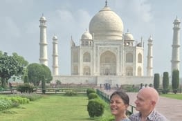 On n'a pas pu échapper aux figures imposées devant le Taj Mahal