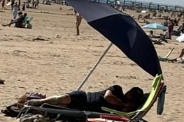 Sieste à la plage