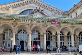 Même si on la connaît bien cette gare, elle a aujourd'hui une saveur d'excitation...