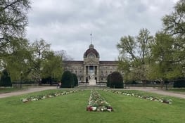 Découverte, de la place de la République - ici, le palais du Rhin.