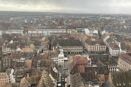 Vue sur le sud du centre historique et la place Gutenberg