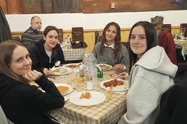 Découverte du goulash et autres plats locaux chez Frici Papa