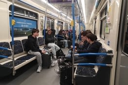 Train RER après le bus 200 depuis l'aéroport de Budapest