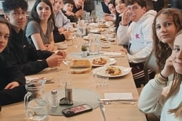 Déjeuner à proximité de l'établissement selon les recommandations de Gabi