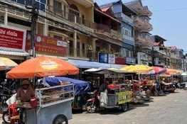 Kampot. Passage au marché avant de monter voir le Bouddha