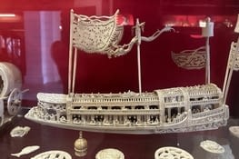 Jonques sculptée dans l’ivoire