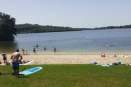 Plage du lac du Drennec