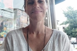 J'ai de nouvelles boucles d'oreille et un nouveau collier.