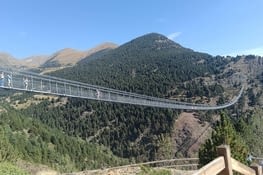 Le pont tibétain de Canillo, trajet de 600 mètres au-dessus de la vallée.