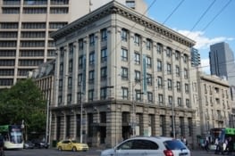 Notre hotel pour 2 nuits: Batman's Hill Hotel. Rien à voir avec l'homme chauve souris