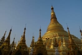La pagode Shwedagon (la première d'une longue série)
