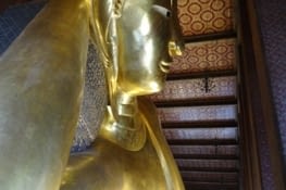 Un Bouddha couché