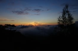 Lever de soleil depuis le mont Batur...