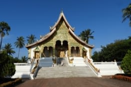 Le temple qui abrite le bouddha d'or dans l'enceinte du Royal Palace Muséum