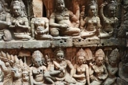 Labyrinthe richement sculpté à la "Terrasse des lépreux "