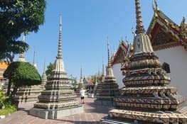 Les Stupas ( tombes) royales