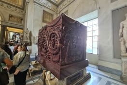 Sarcophage en marbre de la femme de Constantin