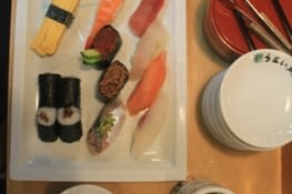 Sushis on the fish market: 36 views of Tokyo