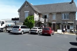 Voici la très célèbre fromagerie chapert au village aumont d Aubrac