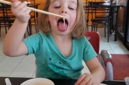 elle se debrouille bien la petite!