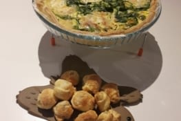 So cuuuute (look at the French food! yum yum)